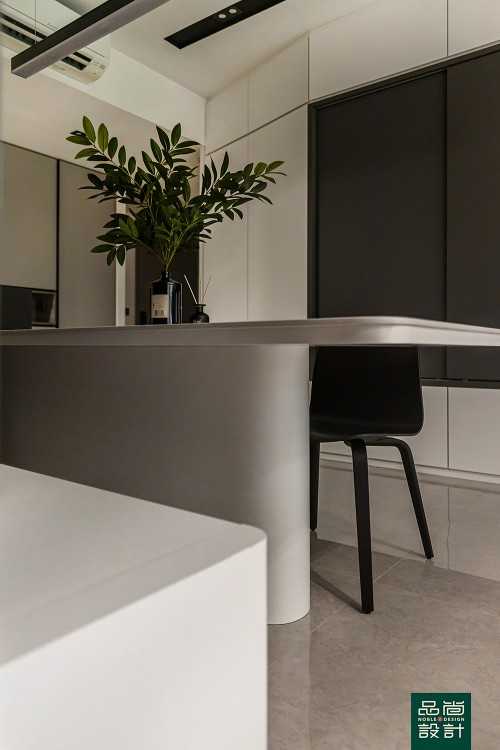 Modern Dining Room at The Tapestry