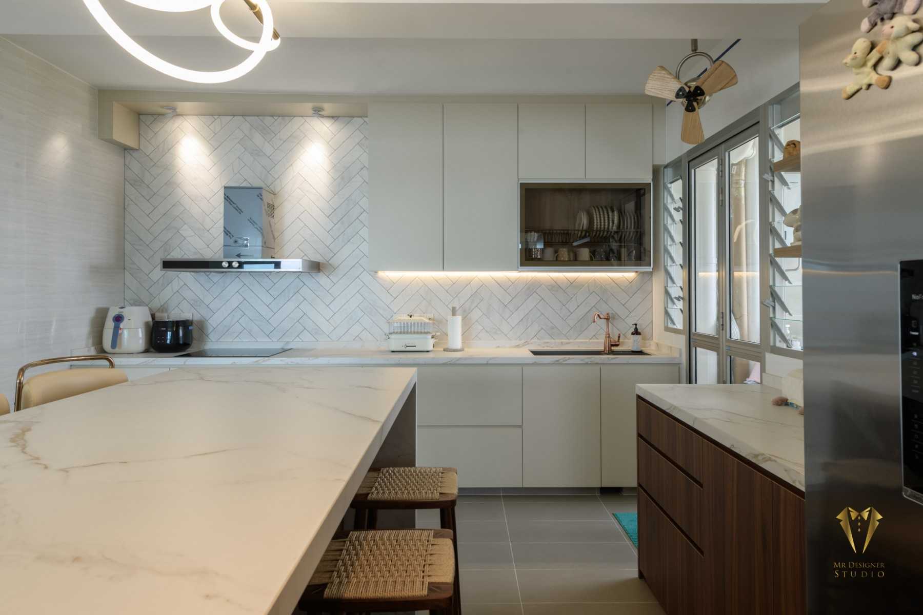 Contemporary Kitchen with Countertop and Homogeneous Tiles
