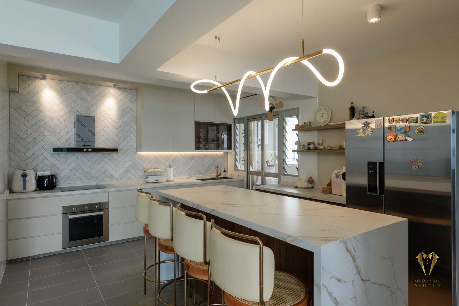Contemporary Dining Room with Drop Ceiling and Dining Table
