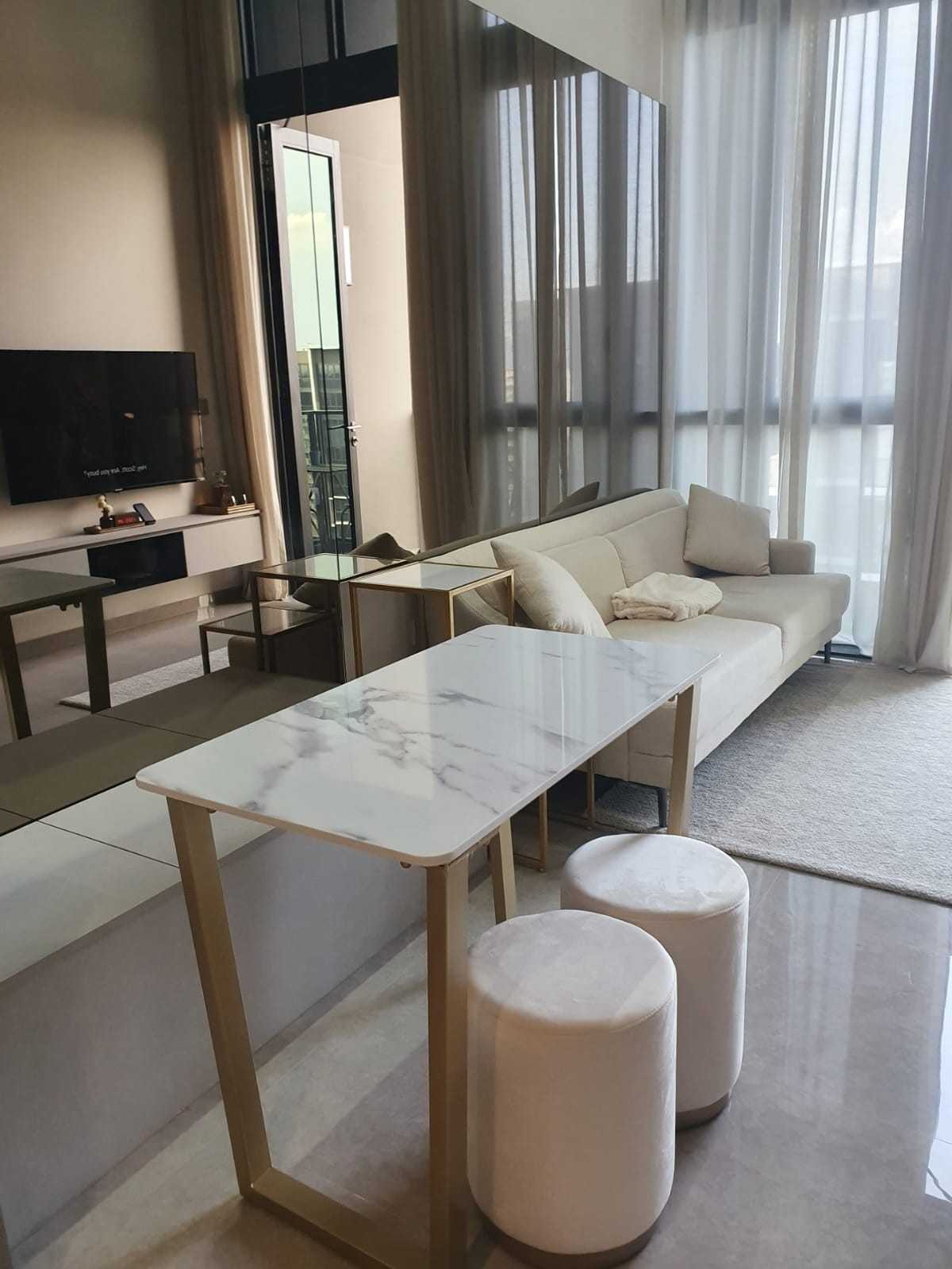 Contemporary Living Room with Settee and Sofa