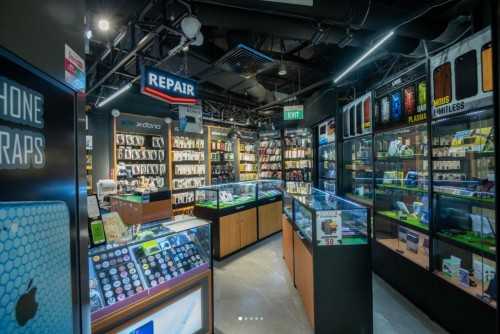 Modern Shopfront at BreakFixNow Jelebu Road