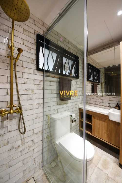 Industrial Bathroom at @ Kew Residencia