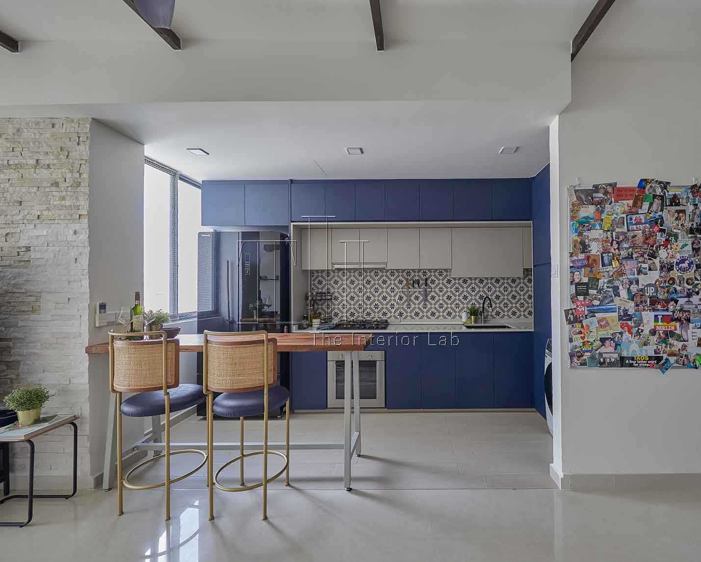 Contemporary Kitchen with Countertop and Kitchen Island
