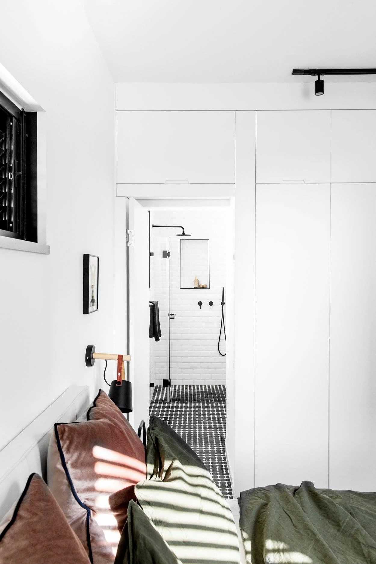 Contemporary Bathroom with Mirror and Wardrobe