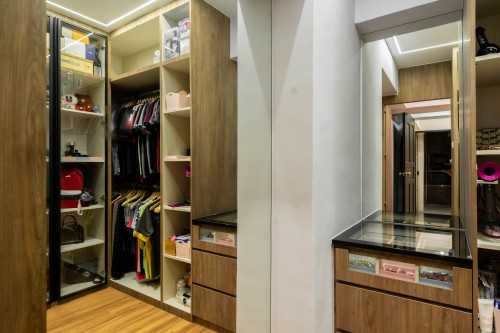 Contemporary Walk-in Wardrobe at Montreal Spring