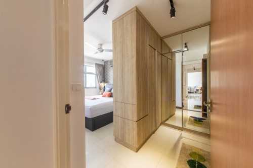 Eclectic Walk-in Wardrobe at 878B Tampines Ave 8