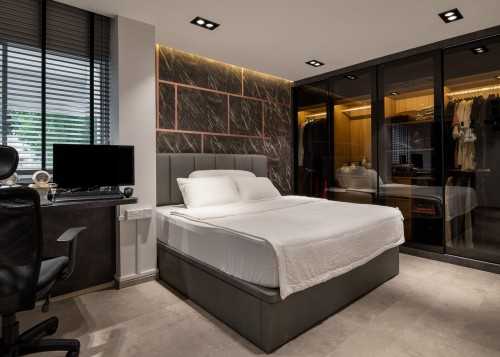 Contemporary Walk-in Wardrobe at hougang 167