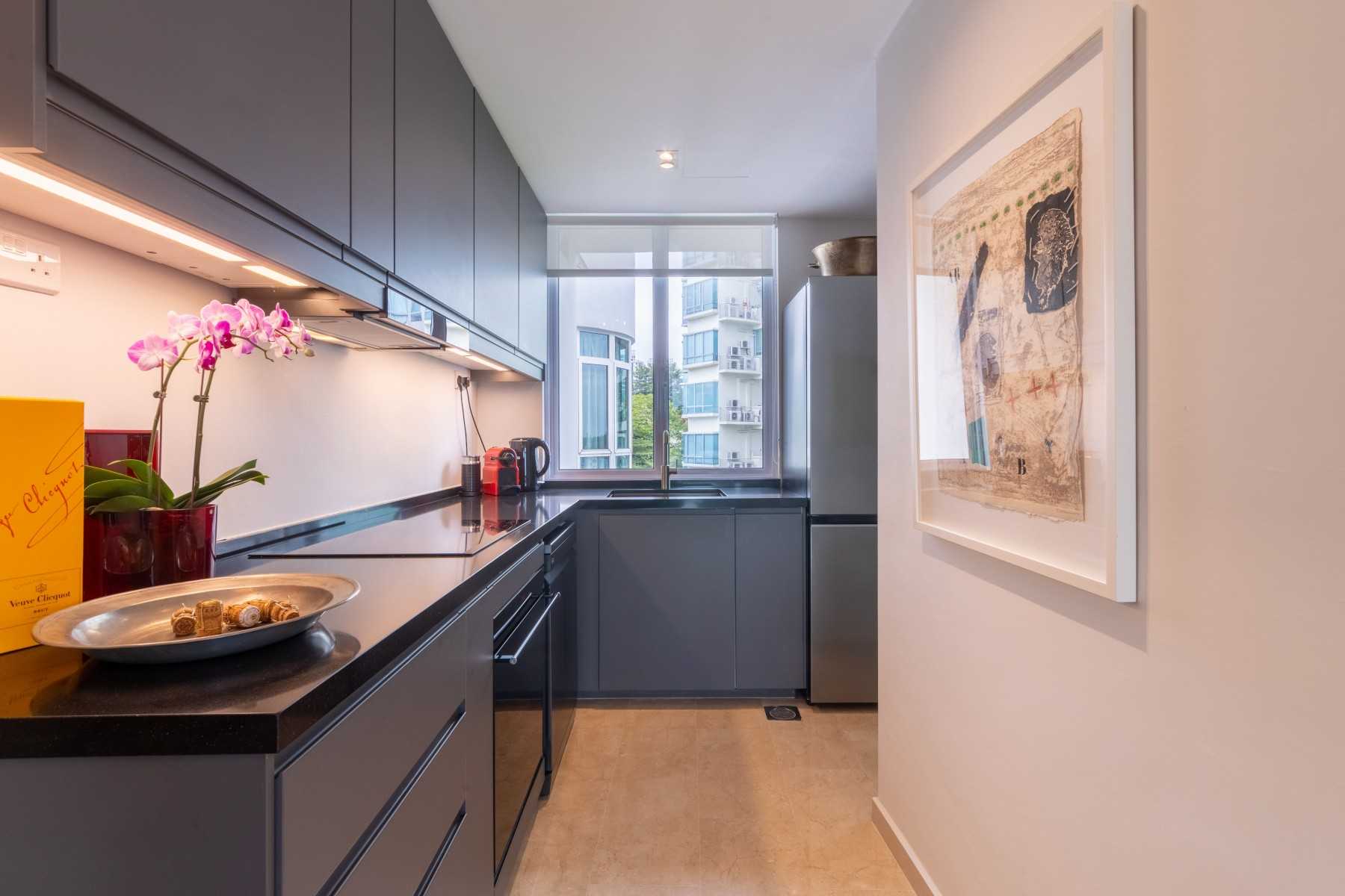Contemporary Kitchen with Countertop and Homogeneous Tiles