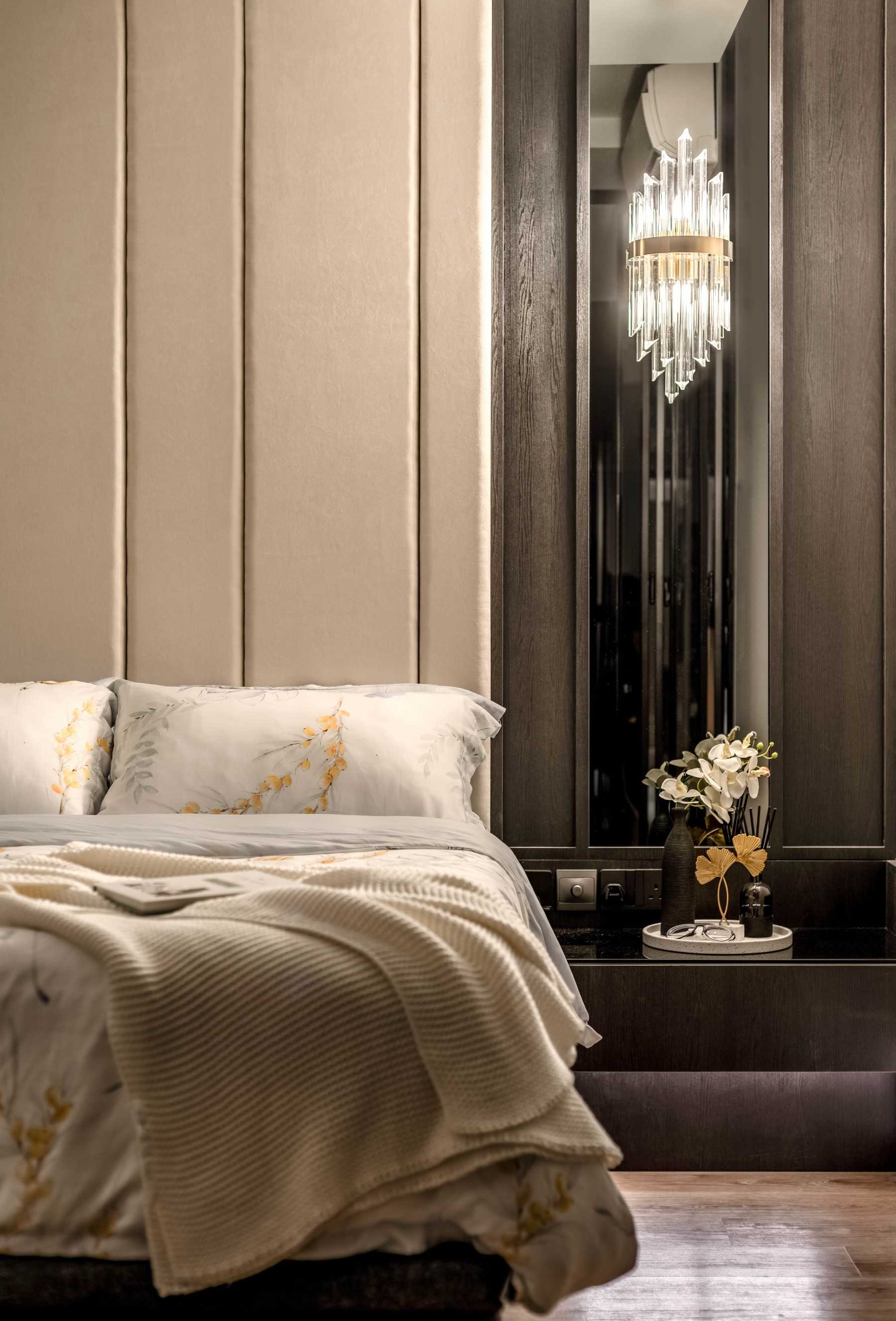 Contemporary Bedroom with Vinyl Flooring and Bedside Table