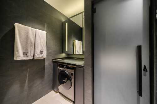 Contemporary Bathroom at Woodlands |  The Tennery