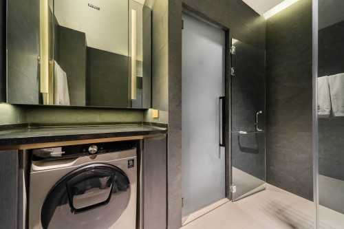 Contemporary Bathroom at Woodlands |  The Tennery