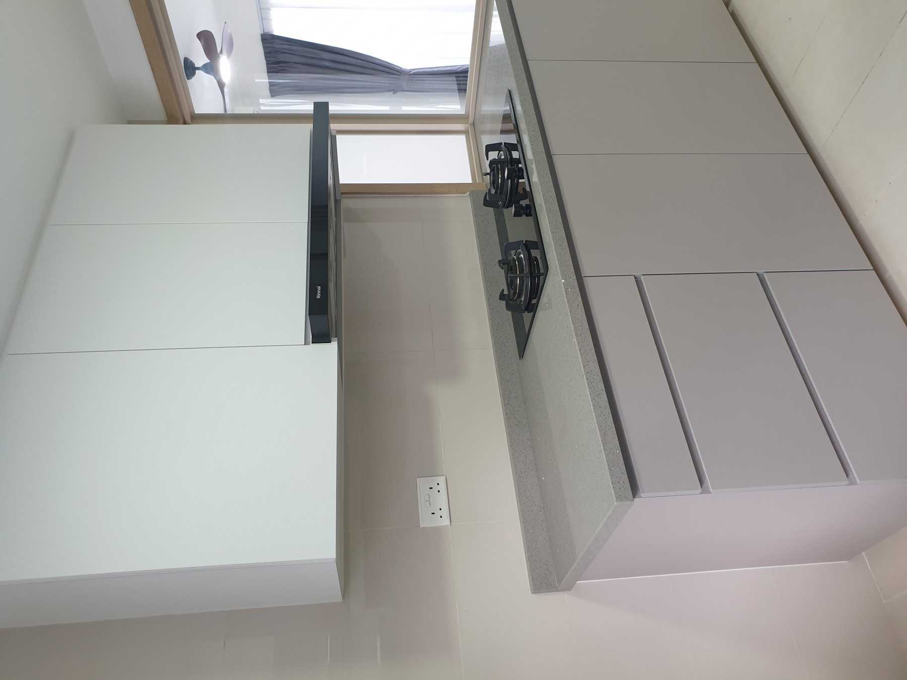 Modern Kitchen with Countertop and Homogeneous Tiles