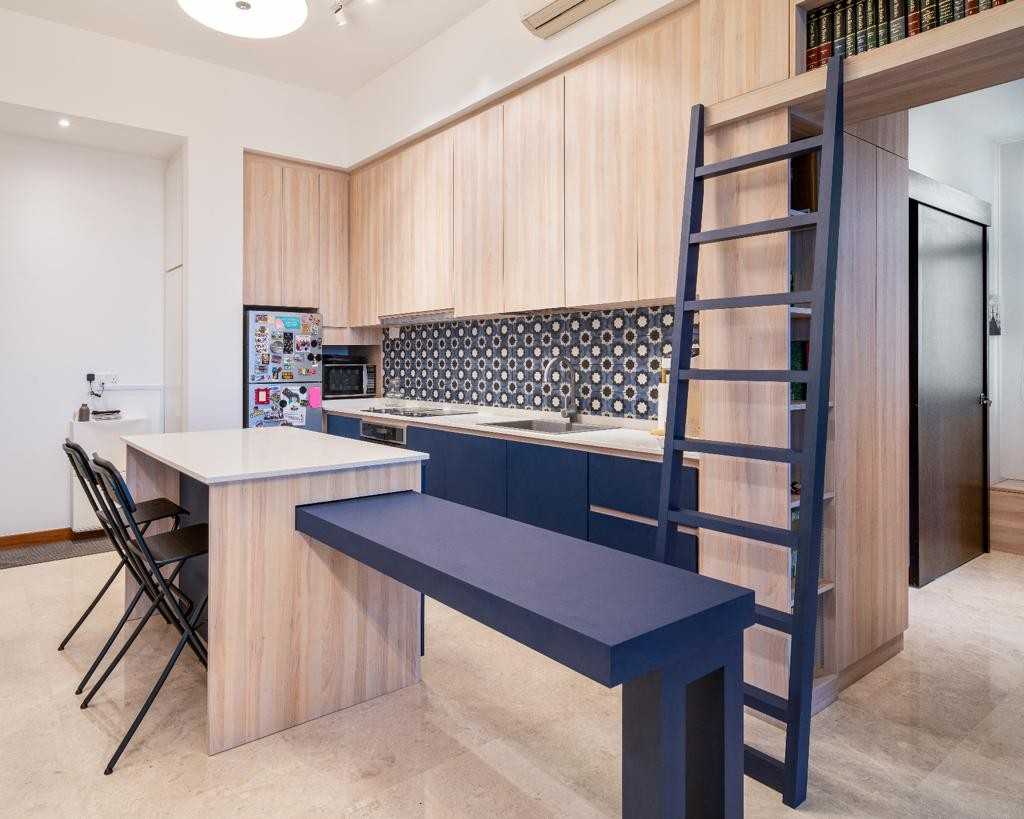 Scandinavian Kitchen with Homogeneous Tiles and Open Kitchen
