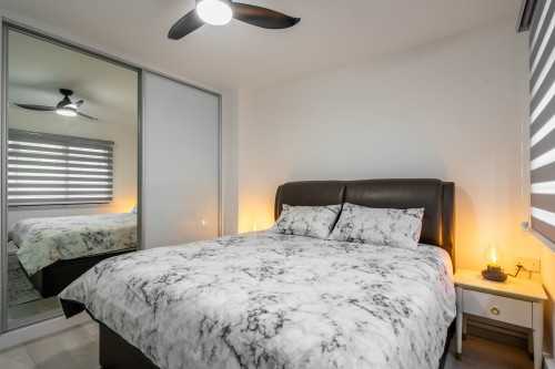 Minimalist Bedroom at Woodlands | 670 Woodlands