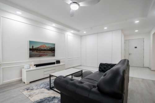 Minimalist Living Room at Woodlands | 670 Woodlands