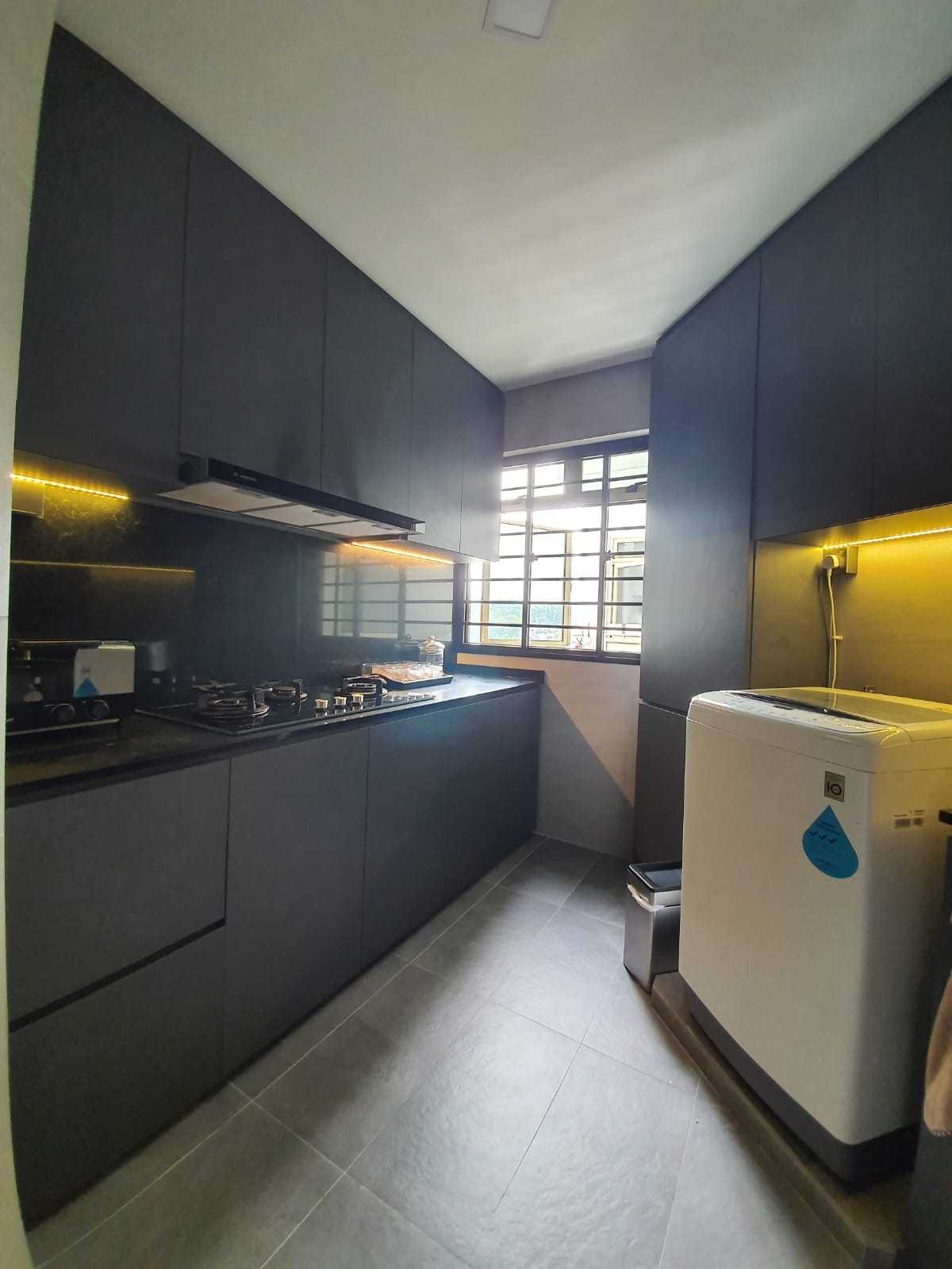 Modern Kitchen with Homogeneous Tiles and Breakfast Counter
