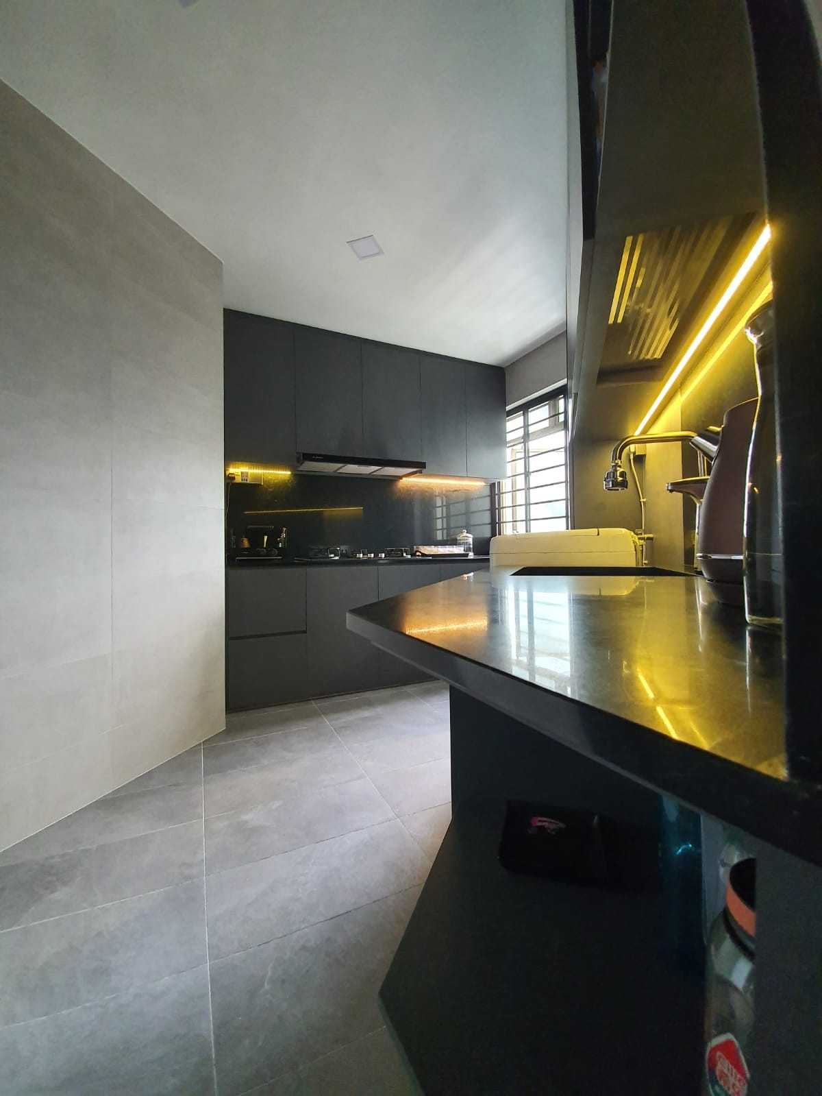 Modern Kitchen with Countertop and Kitchen Island
