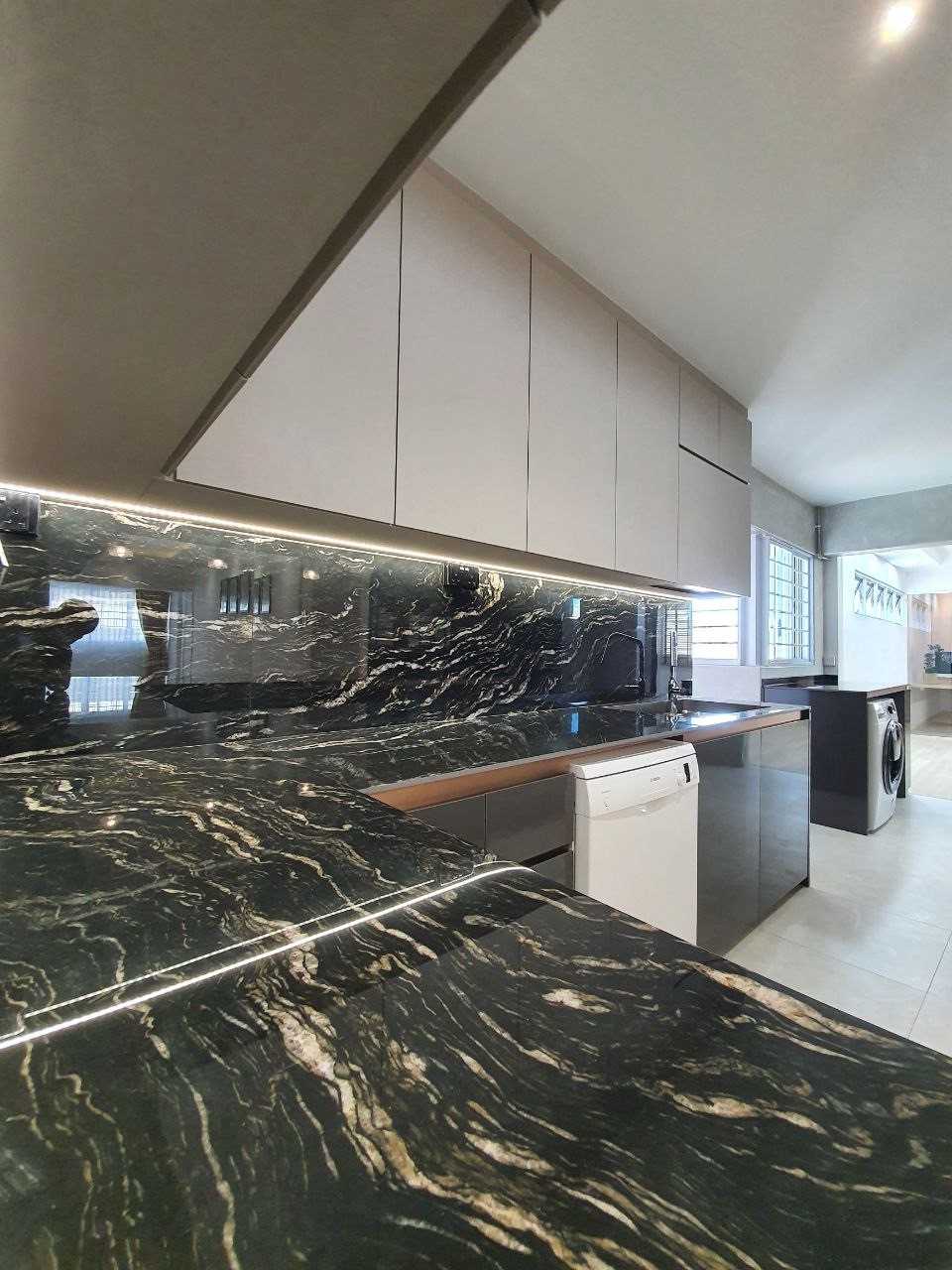 Modern Kitchen with Countertop and Open Kitchen