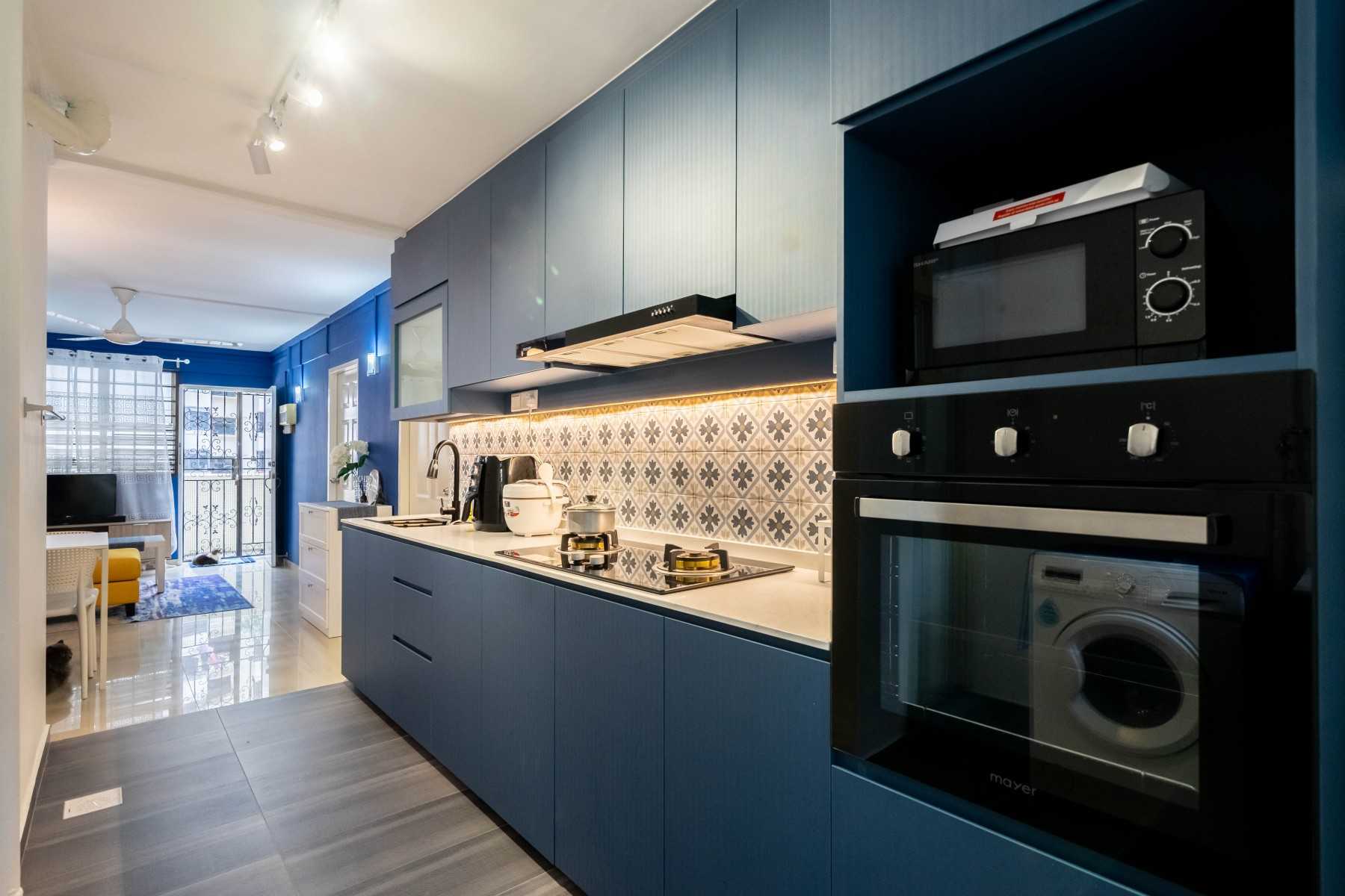 Contemporary Kitchen with Kitchen Island and Open Kitchen