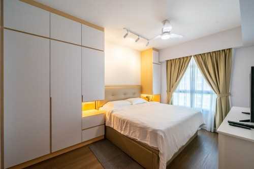Modern Bedroom at 405 Northshore Drive