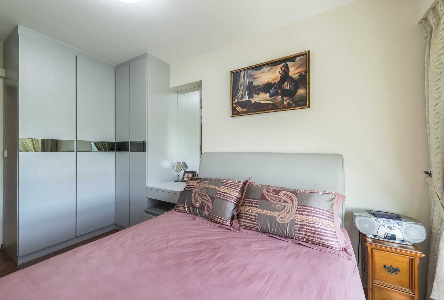 Modern Bedroom with Ceiling Light and Wardrobe