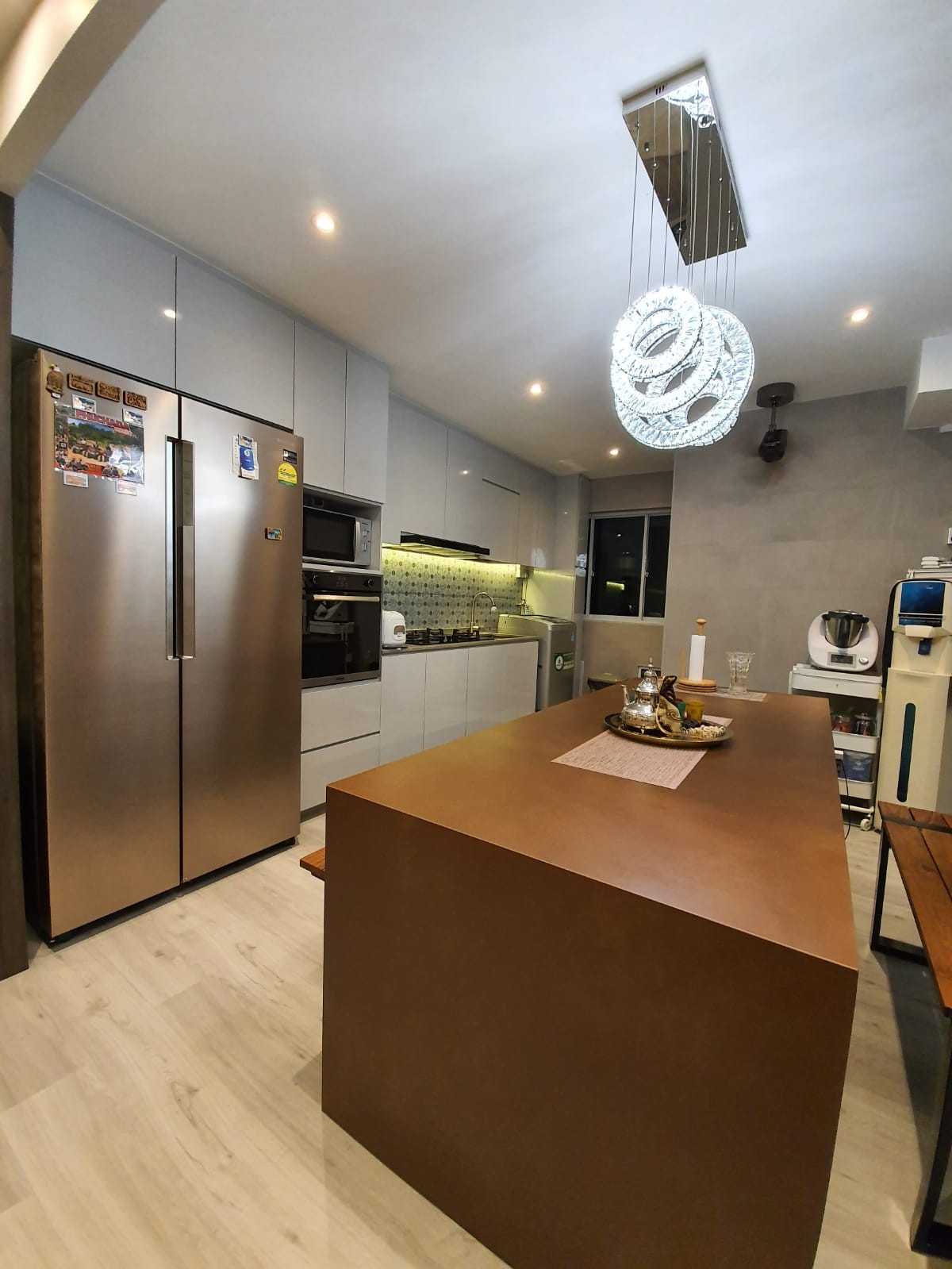 Vintage Kitchen with Countertop and Vinyl Flooring