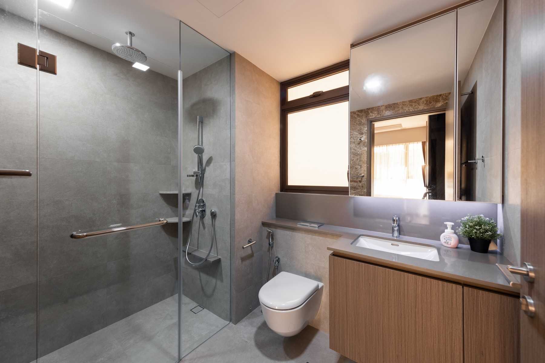 Contemporary Bathroom with Countertop and Homogeneous Tiles