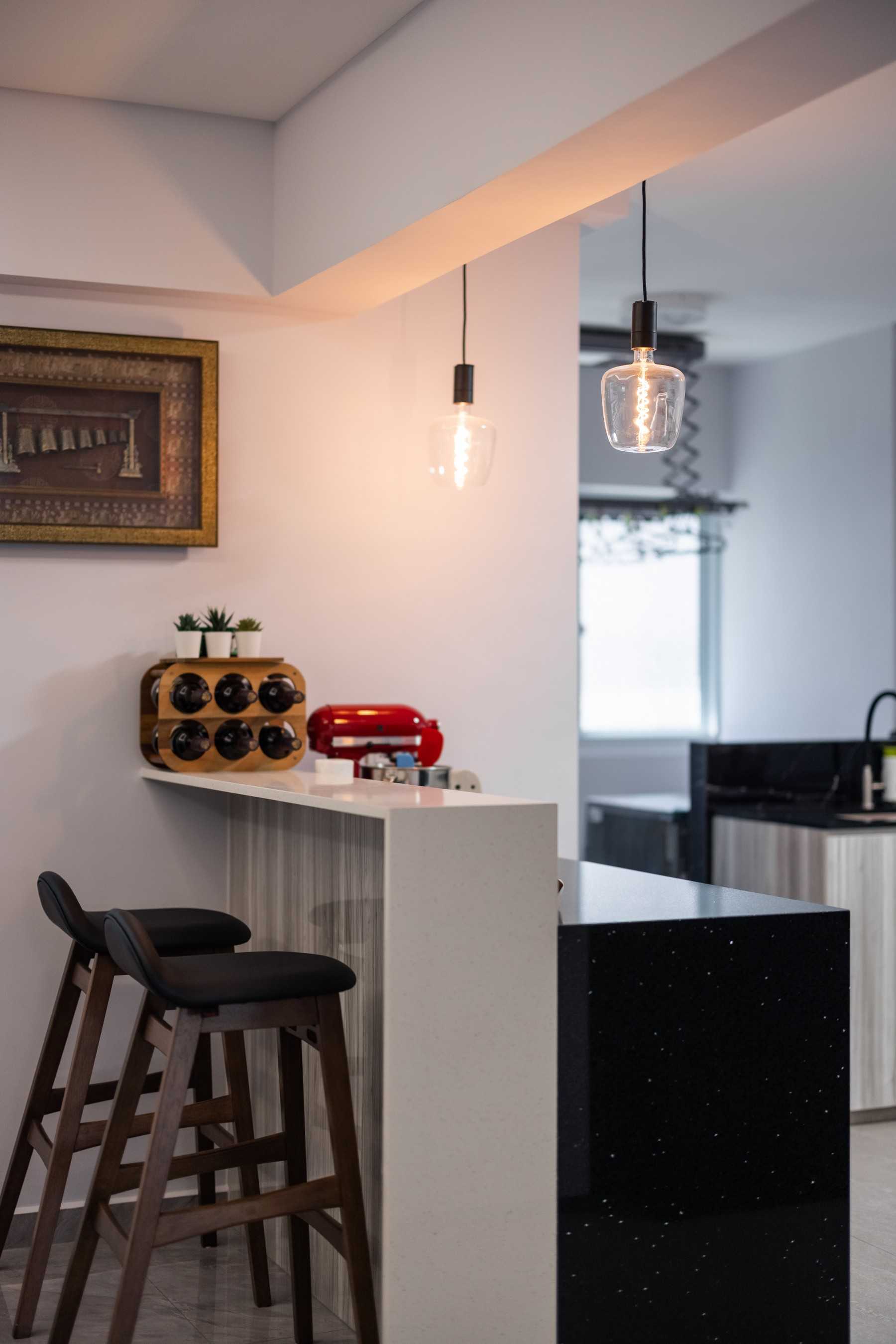 Contemporary Kitchen with Countertop and Open Kitchen