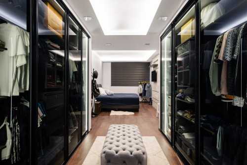 Contemporary Walk-in Wardrobe at Tampines Avenue 4