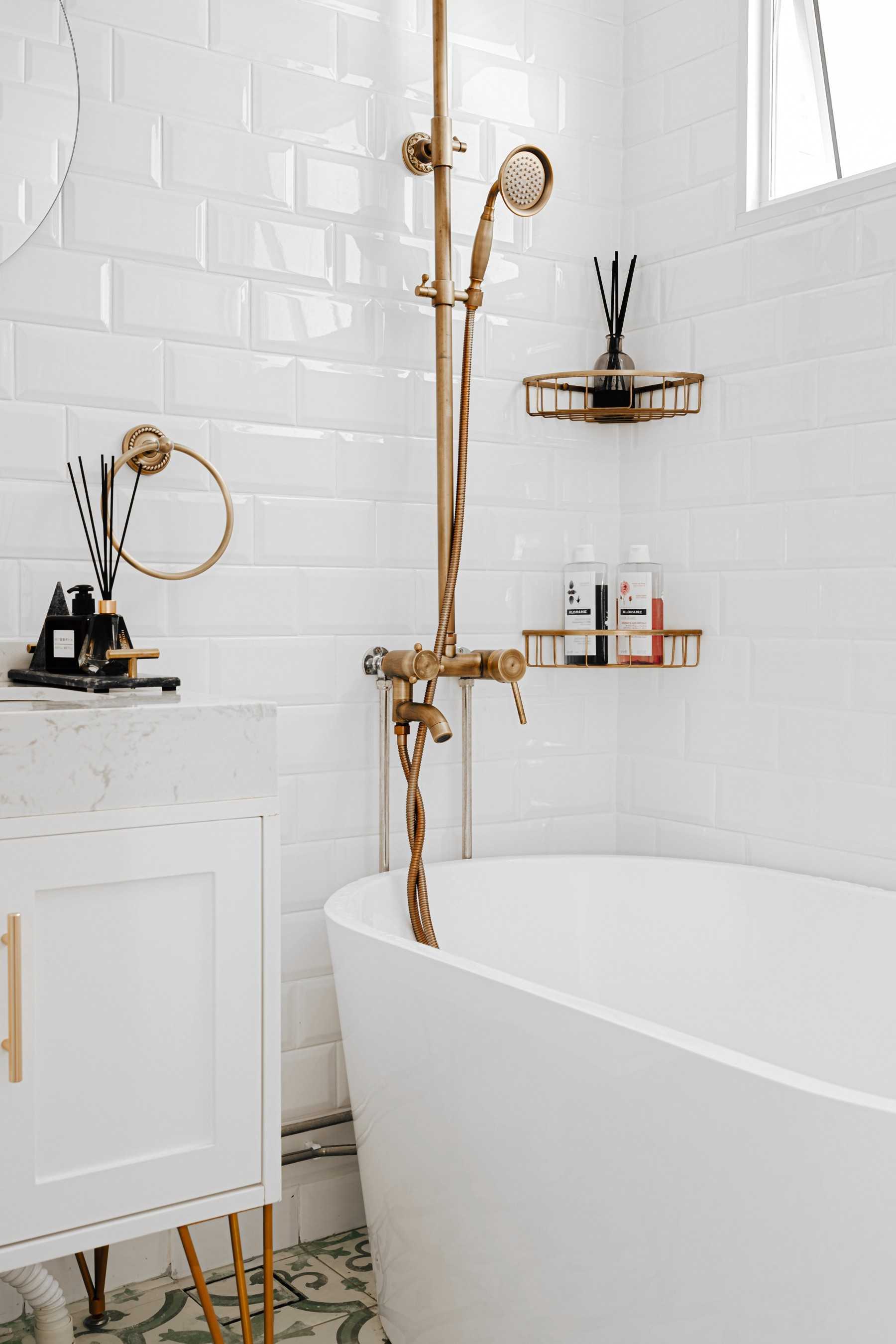 Scandinavian Bathroom with Mirror and Bathtub