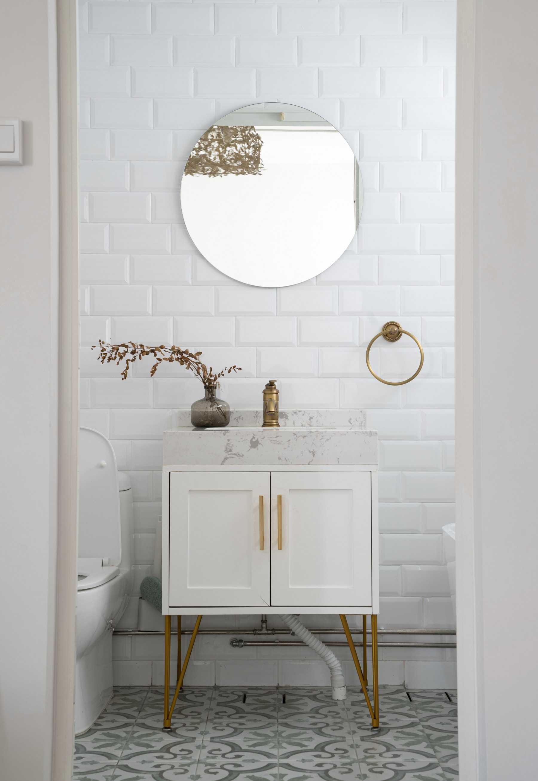 Scandinavian Bathroom with Mirror and Bathroom Storage
