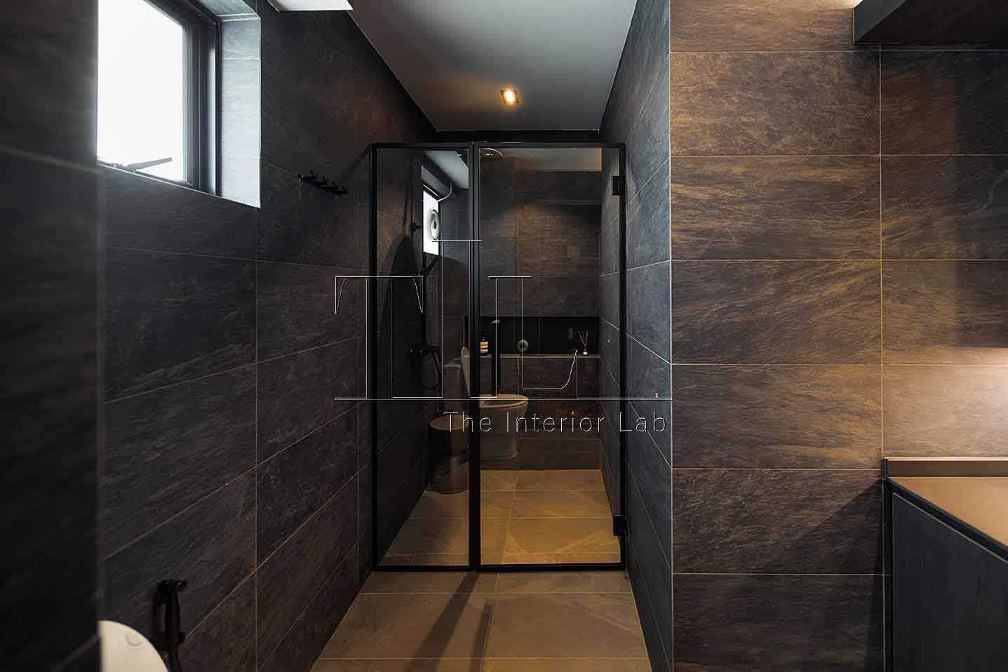 Modern Bathroom with Glass Door and Shower Screen