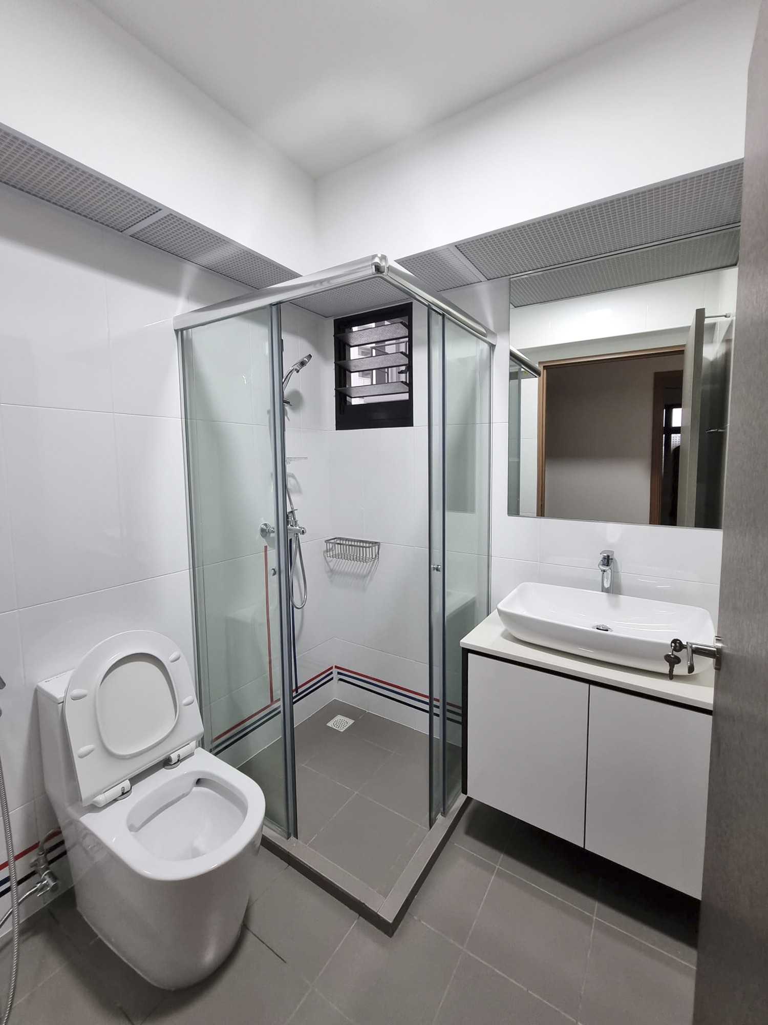 Scandinavian Bathroom with Mirror and Bathroom Storage