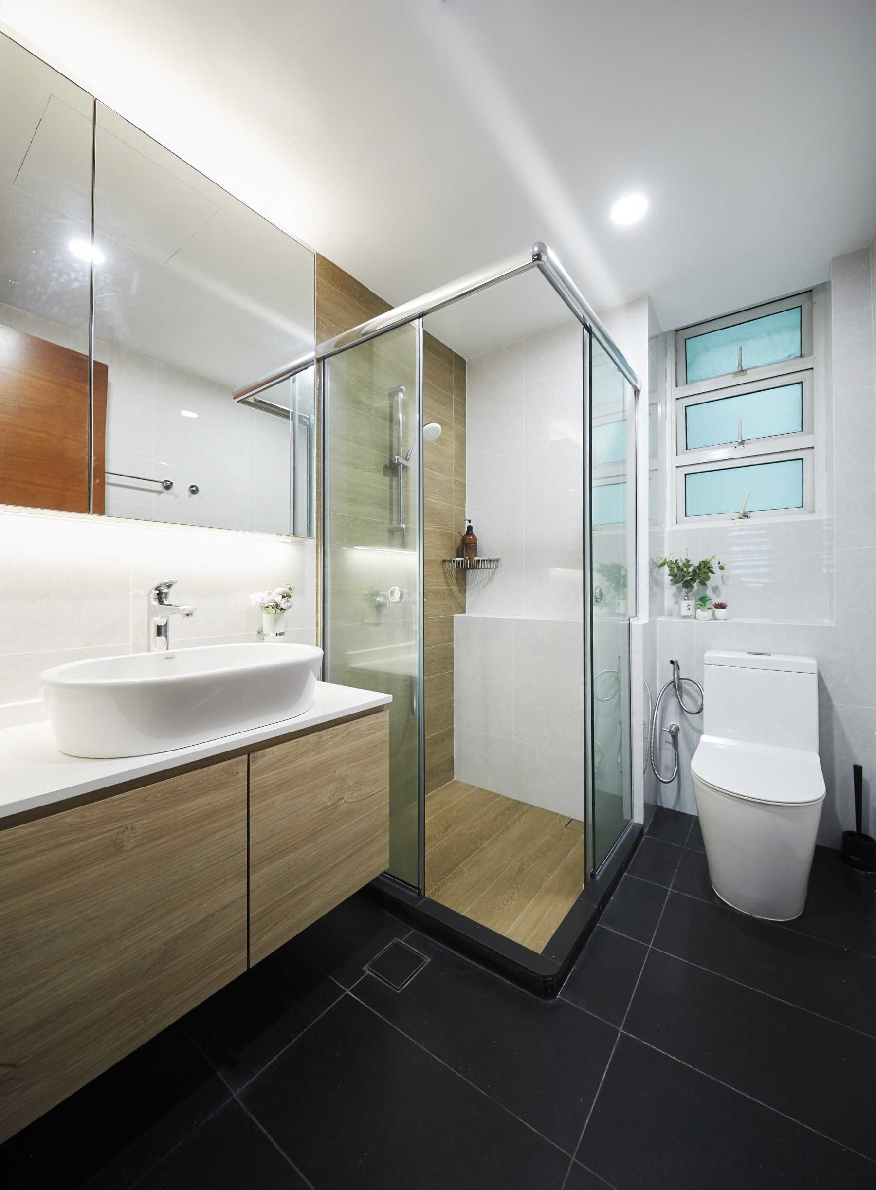 Scandinavian Bathroom with Mirror and Bathroom Storage