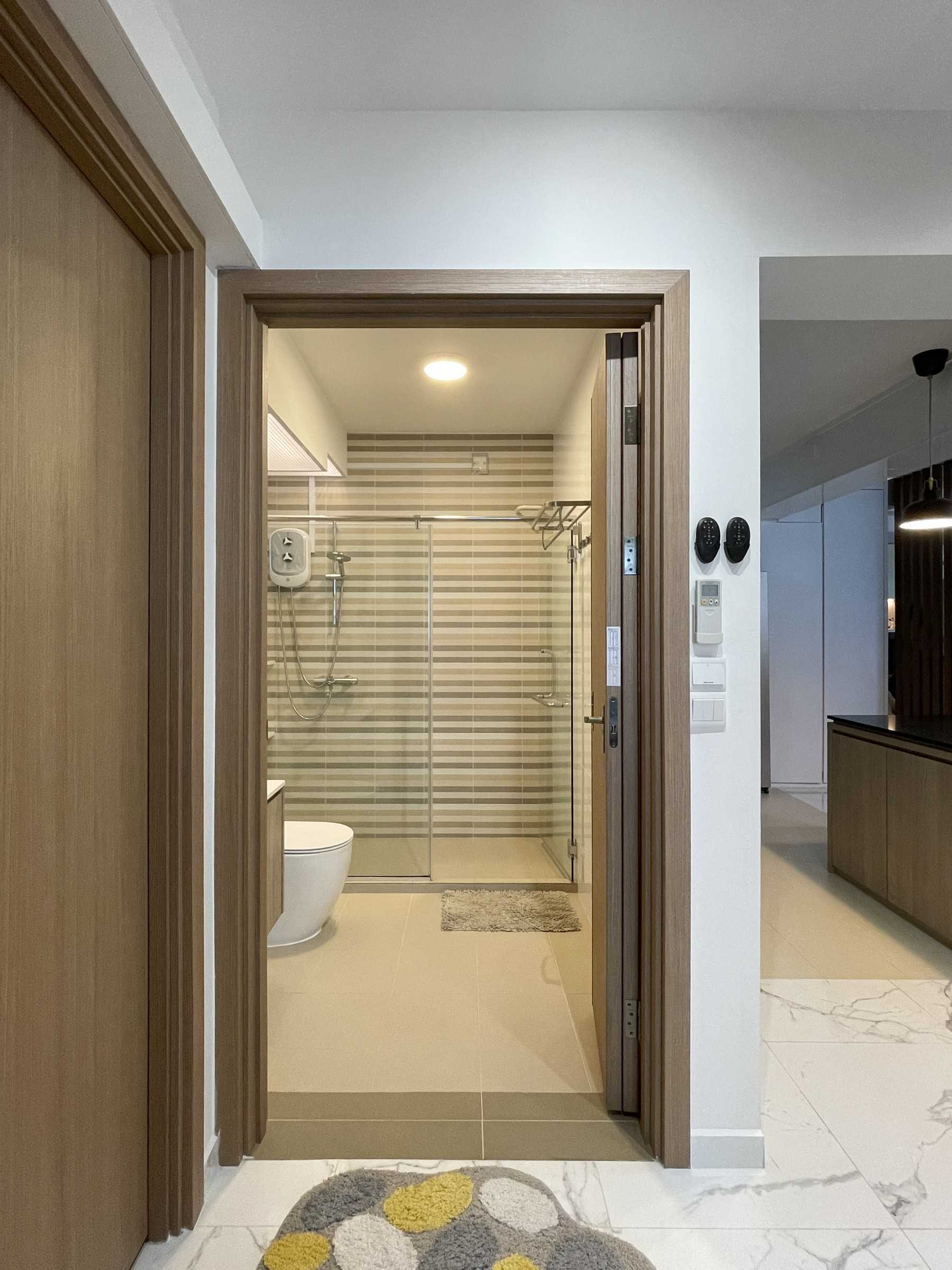 Scandinavian Bathroom with Bathroom Accessories and Flooring