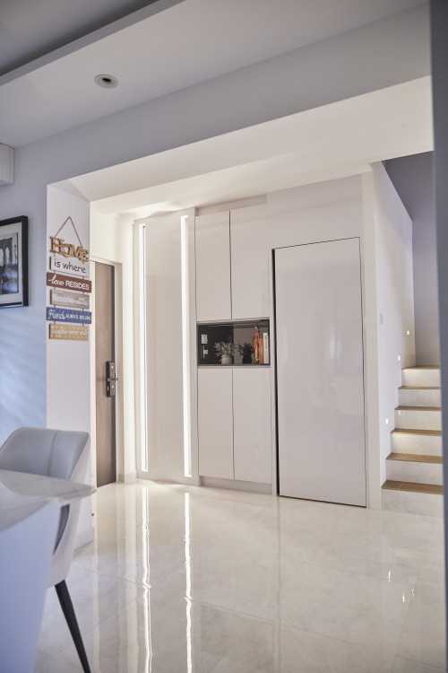 Modern Dining Room at Serangoon North Estate