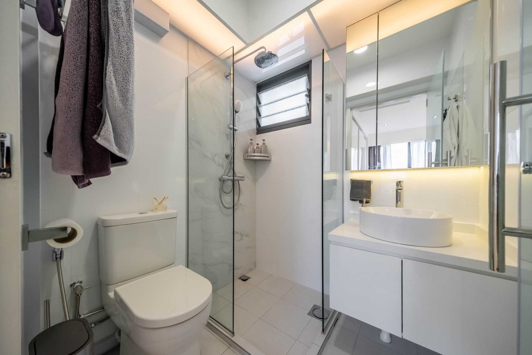 Minimalist Bathroom with Mirror and Laundry Baskets