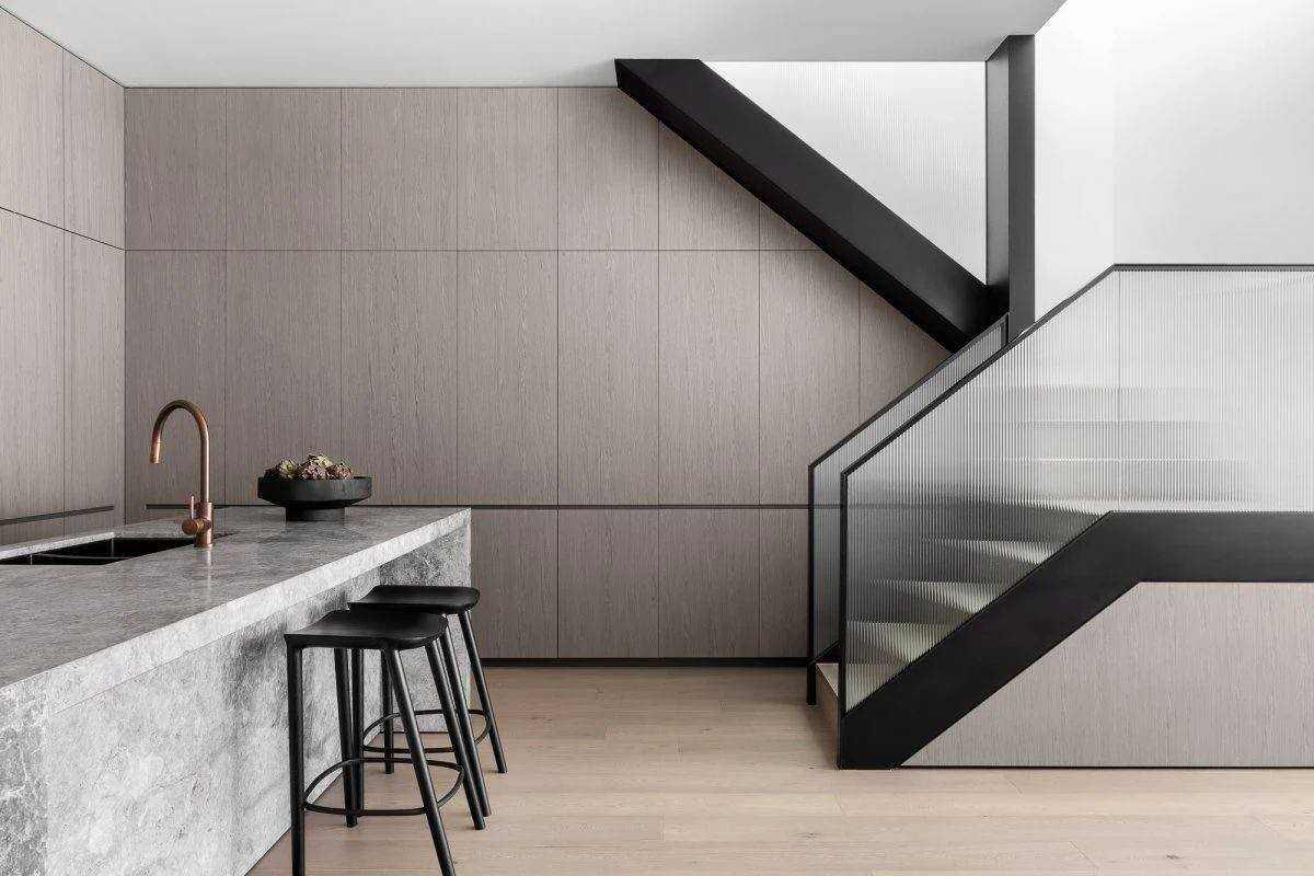 Contemporary Kitchen with Parquet Floor and Open Kitchen