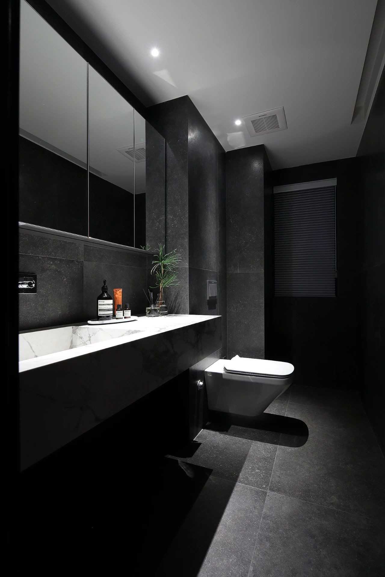 Contemporary Bathroom with Homogeneous Tiles and Mirror
