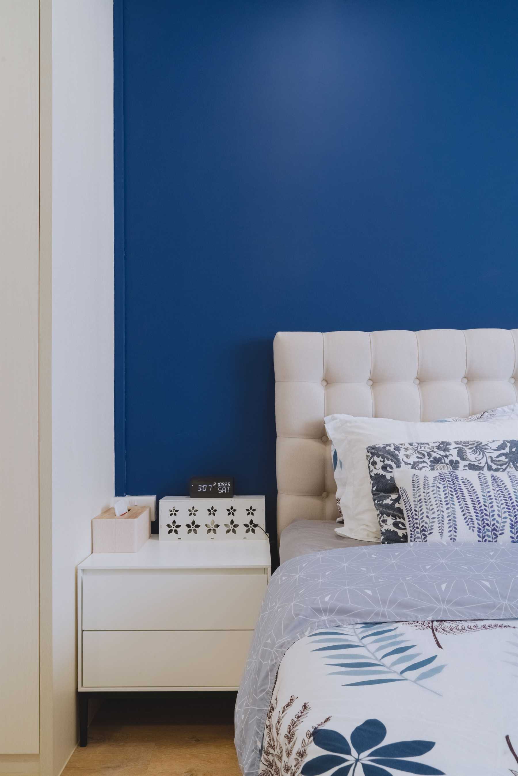 Modern Bedroom with Vinyl Flooring and Bedside Table
