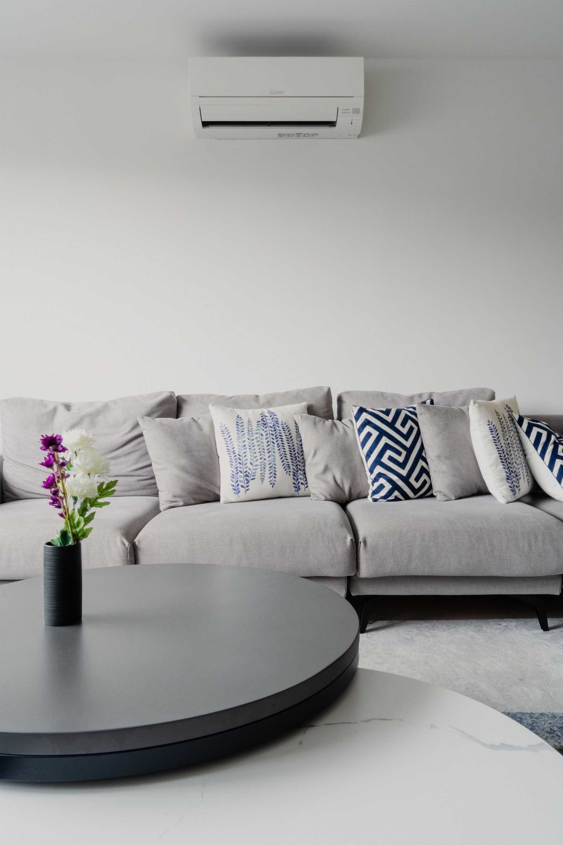 Modern Living Room with Carpet and Sofa
