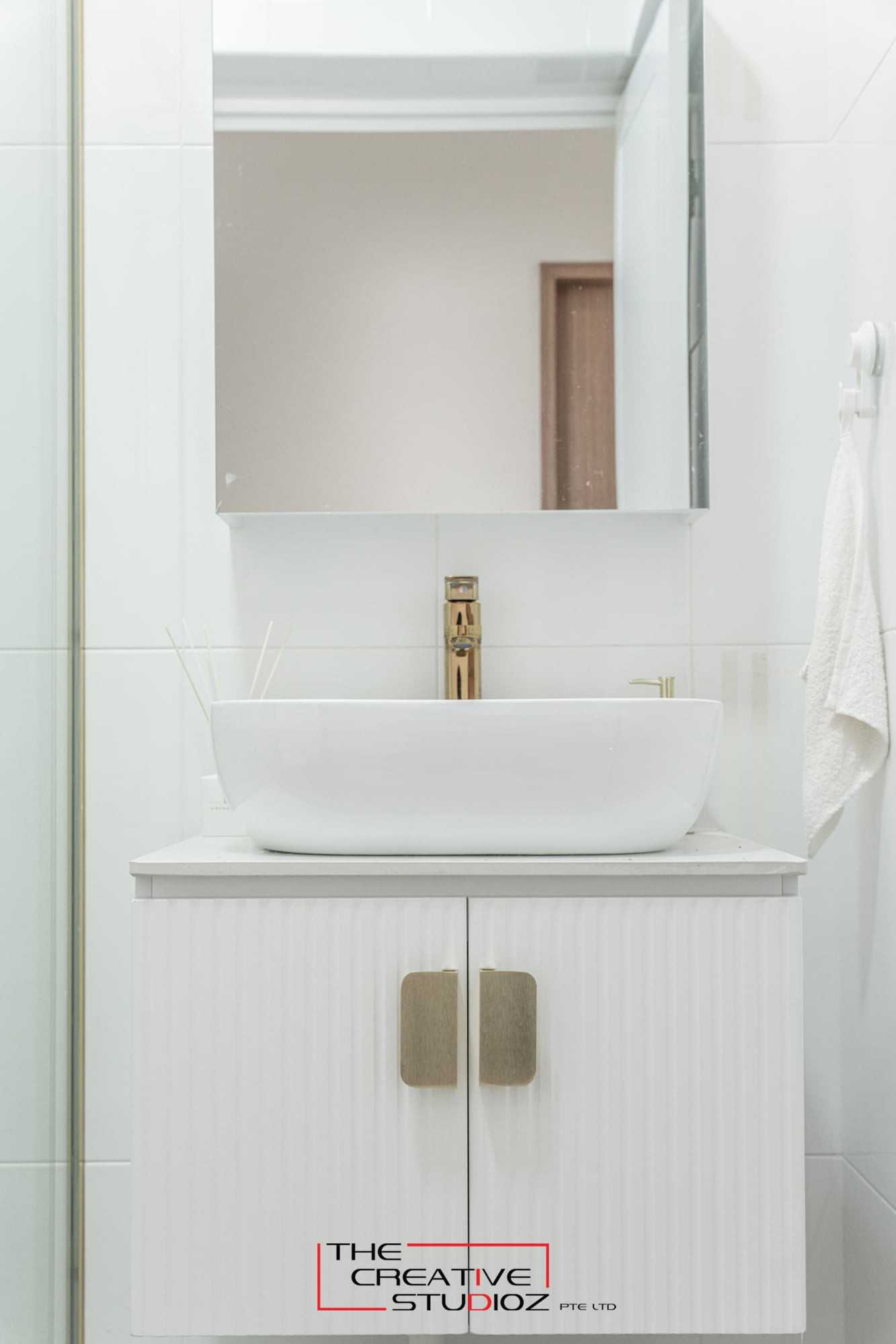 Minimalist Bathroom with Mirror and Bathroom Storage