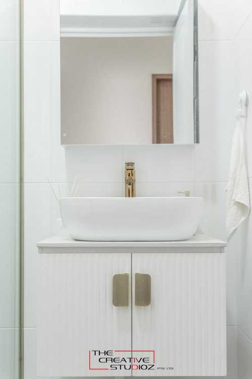 Minimalist Bathroom at 467A Bukit Batok West Ave 9