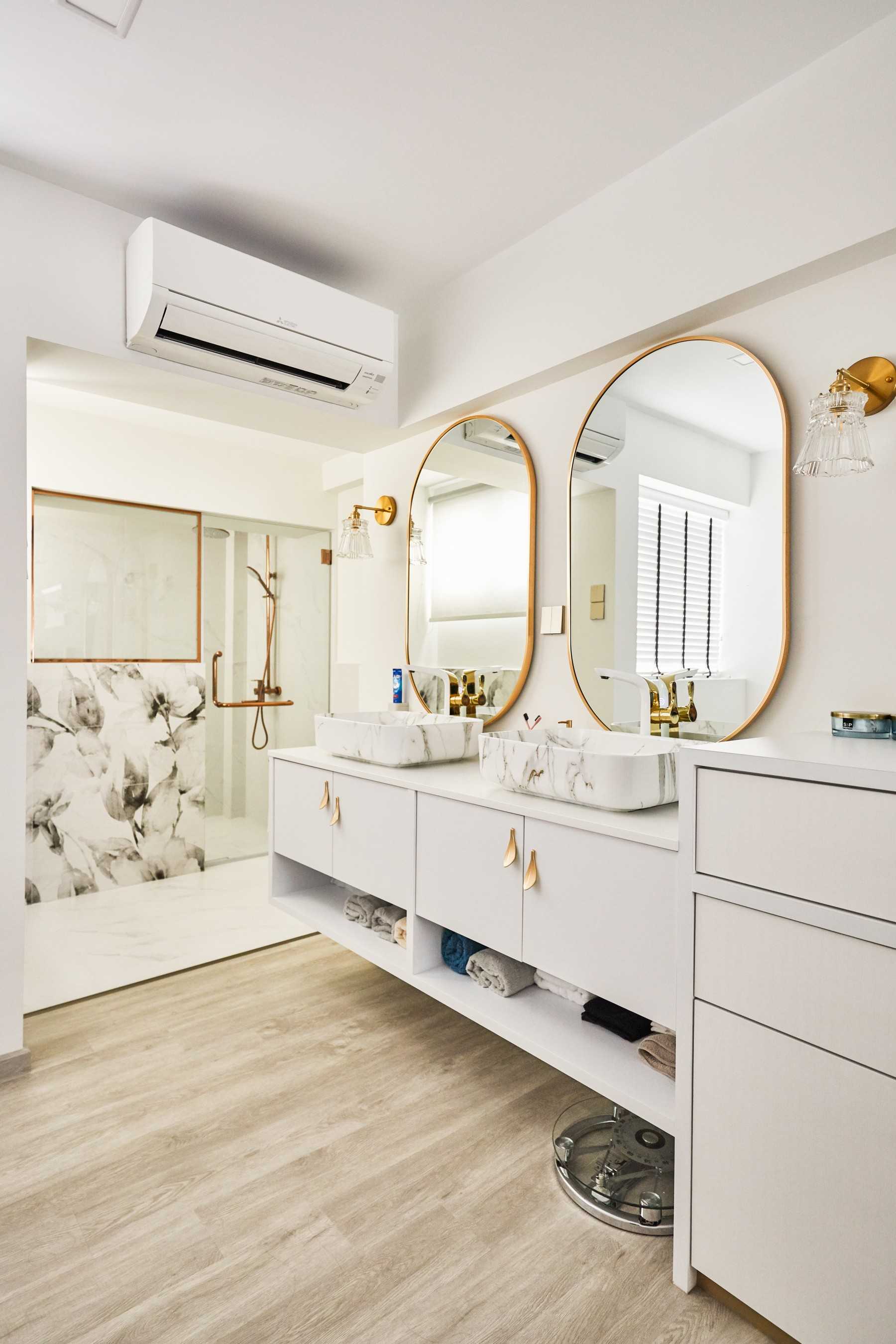 Modern Bathroom with Mirror and Vanity Counter