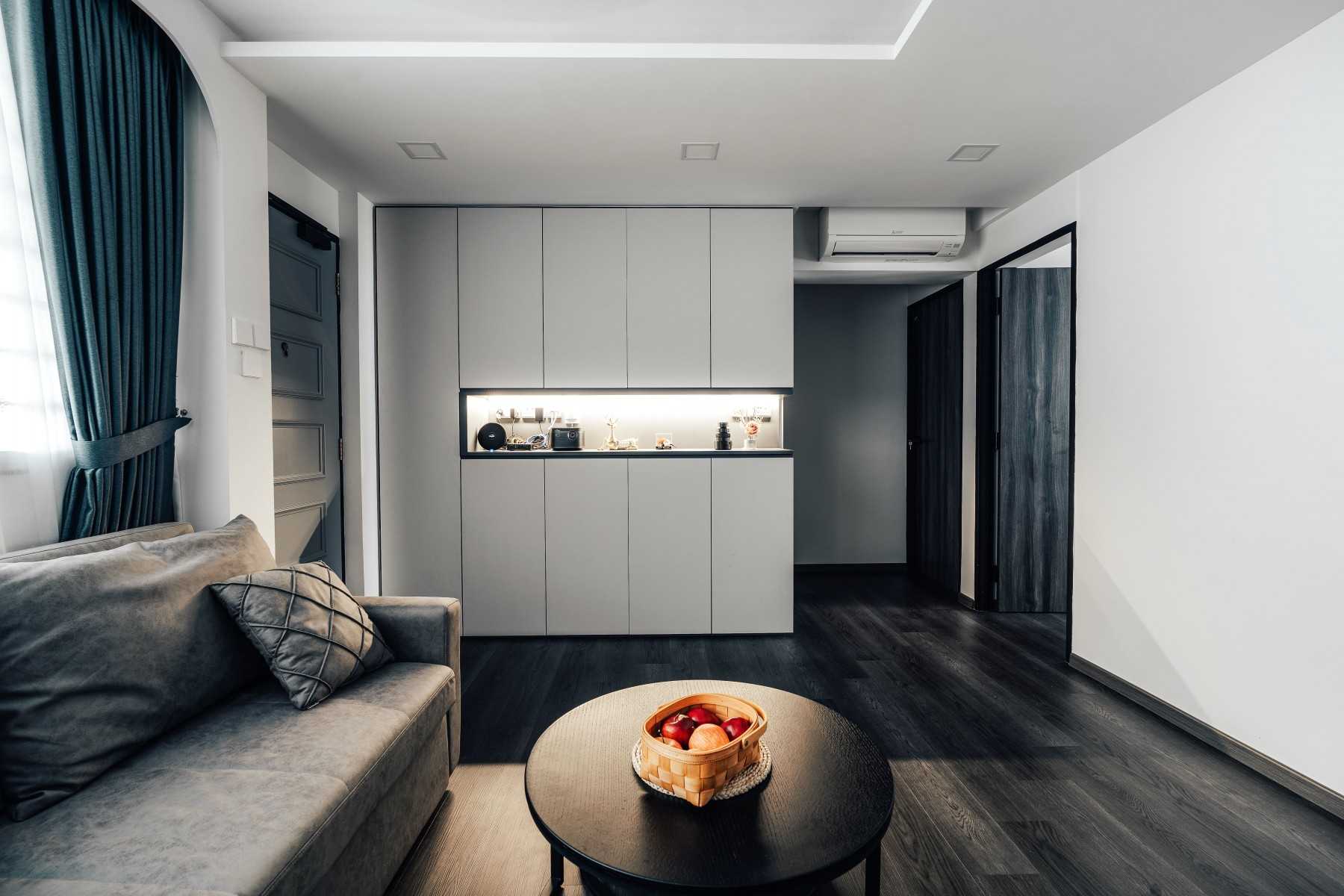 Contemporary Living Room with Vinyl Flooring and Sofa