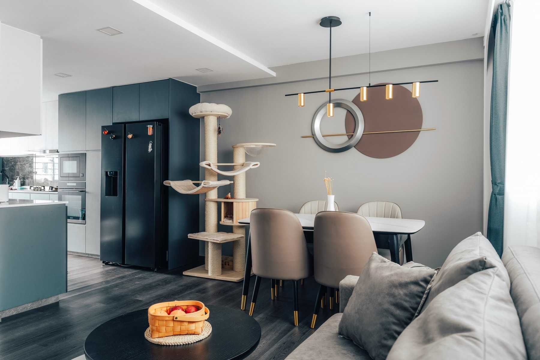Contemporary Dining Room with Dining Table and Dining Chairs