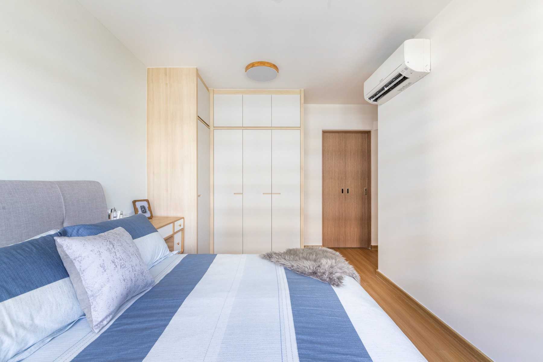 Minimalist Bedroom with Vinyl Flooring and Ceiling Light