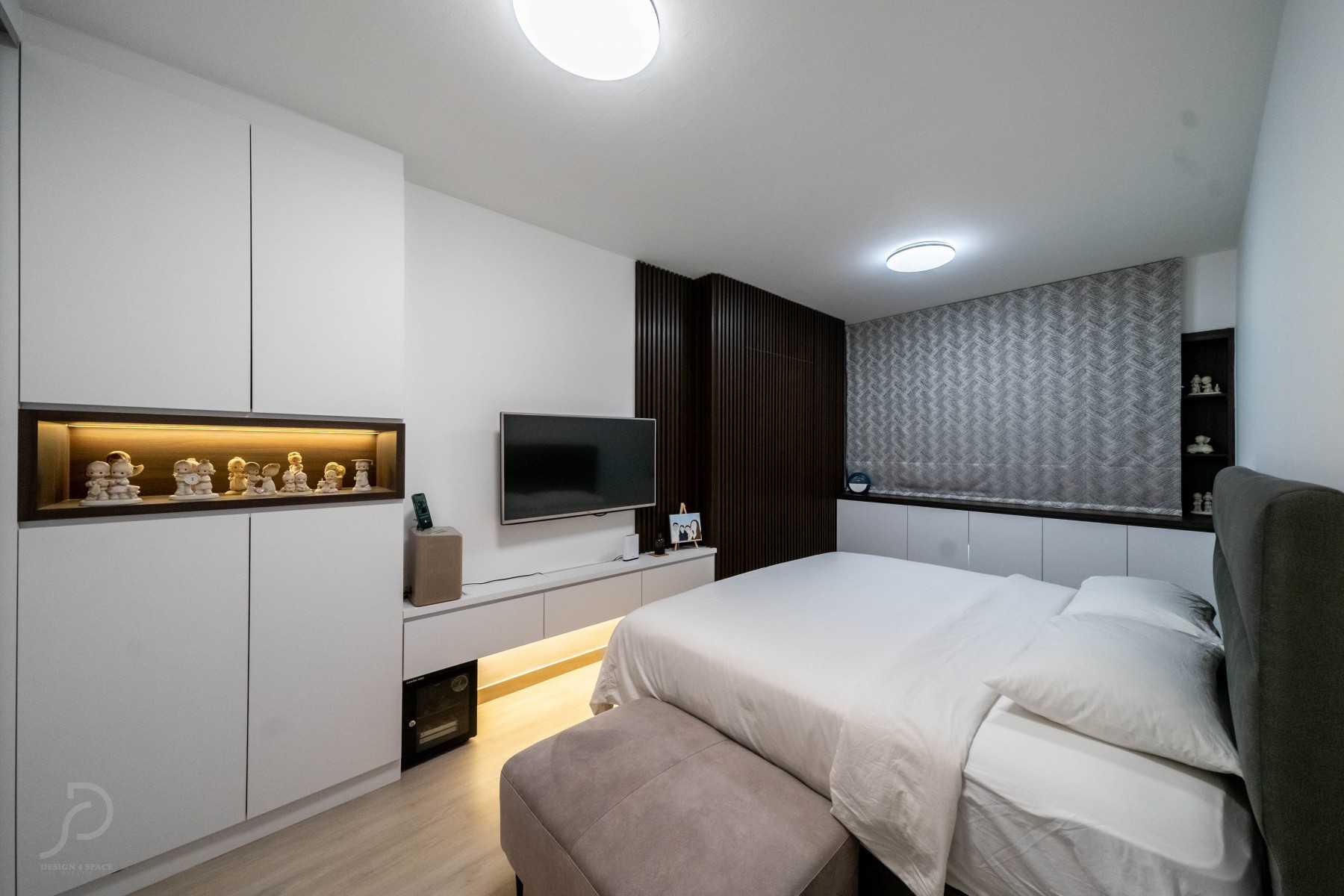 Contemporary Bedroom with Vinyl Flooring and Homogeneous Tiles