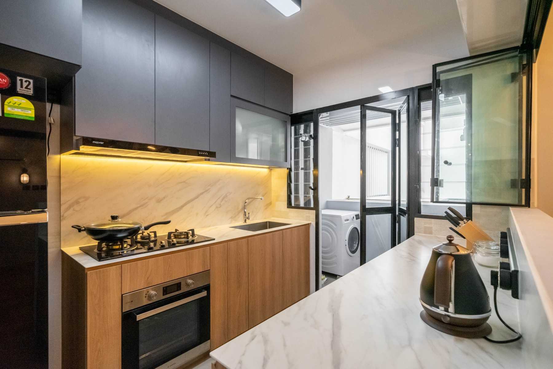 Modern Kitchen with Homogeneous Tiles and Wood Flooring