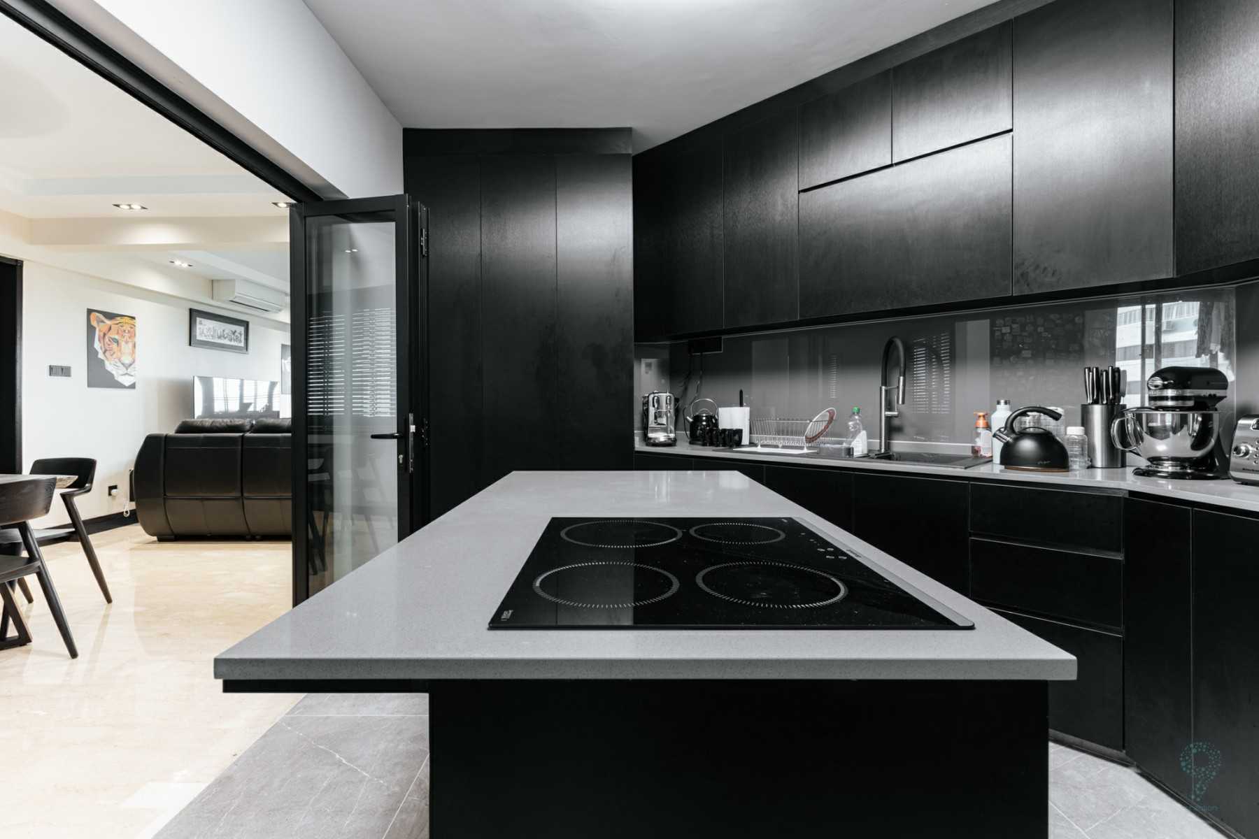 Modern Kitchen with Countertop and Homogeneous Tiles